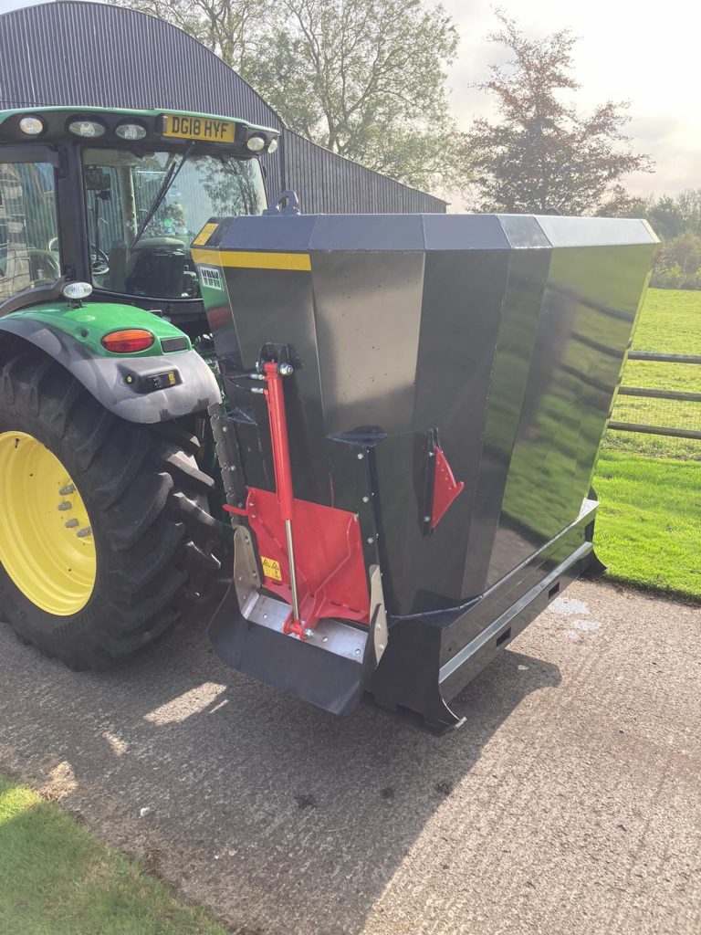 VDW Tractor-Mounted Mini Mixer: Image 1